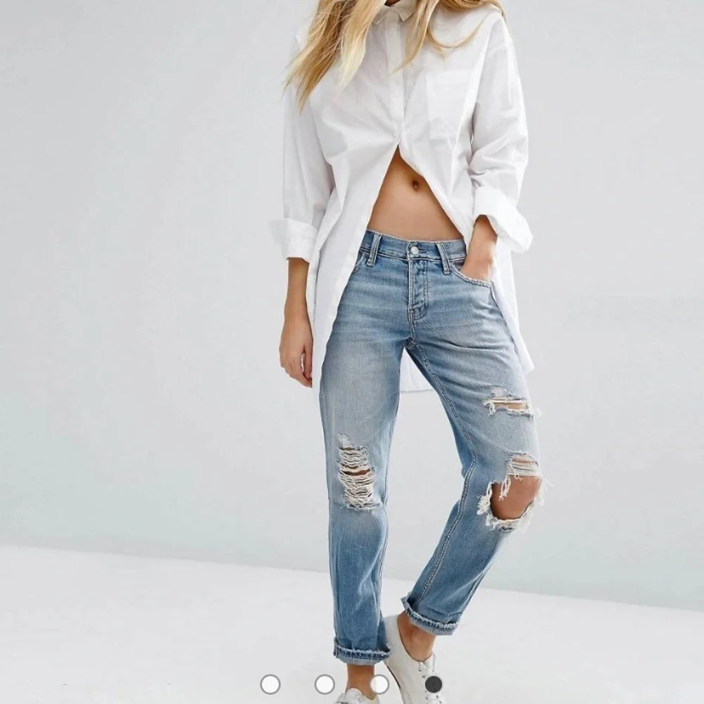 Abercrombie Sz 00 Ripped Front Boyfriend Jeans Mid Rise Distressed Non-Stretch